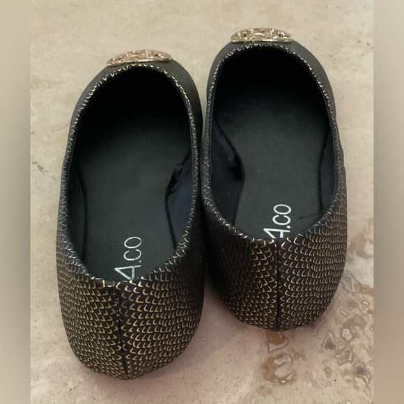 A.CO ● Black and Gold Flats with Metal Toe Accent ● Y2K - Picture 4 of 5